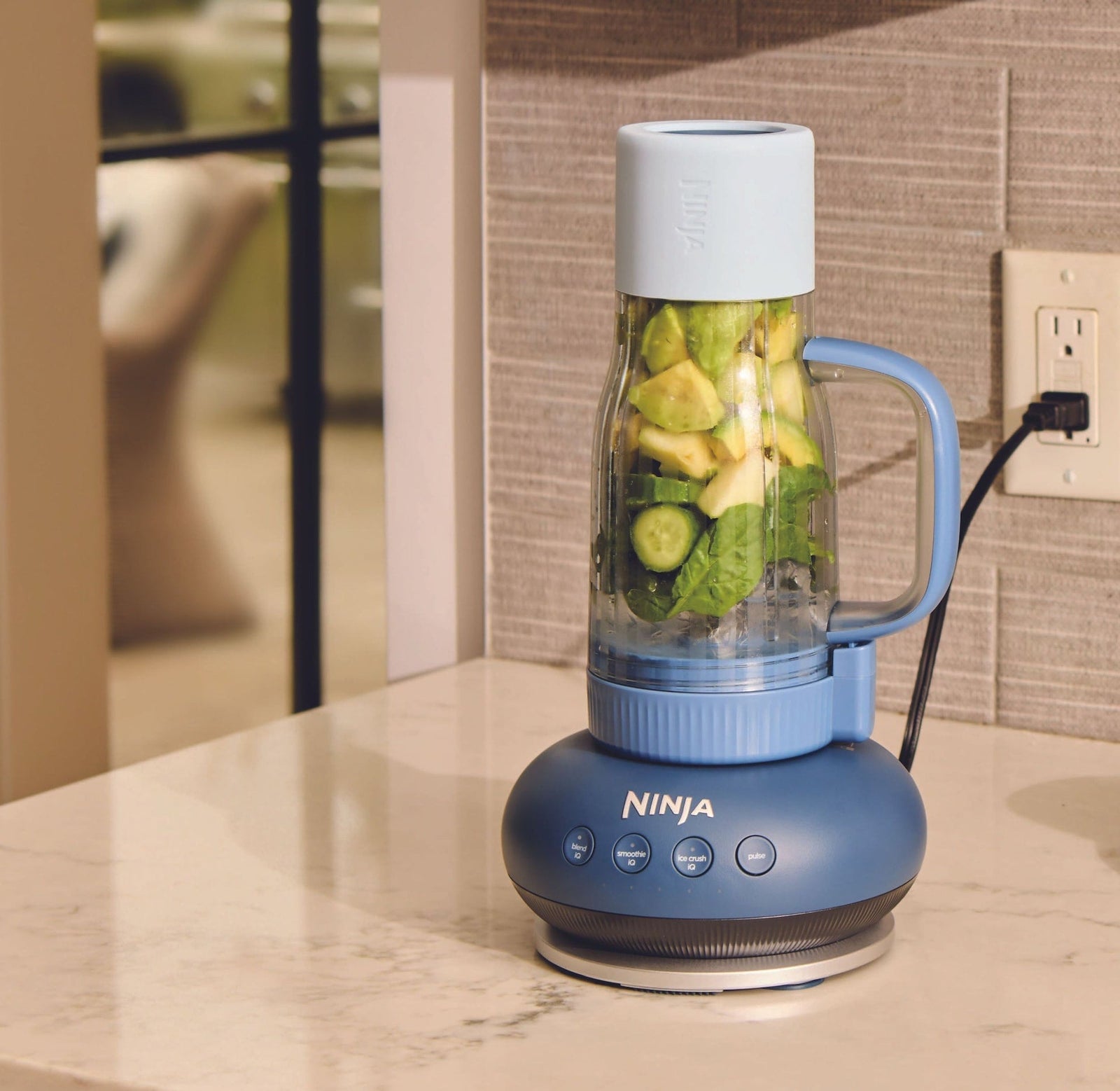 BlendBOSS Tumbler Blender with 26-oz Travel Tumbler R1V1 - product image 3