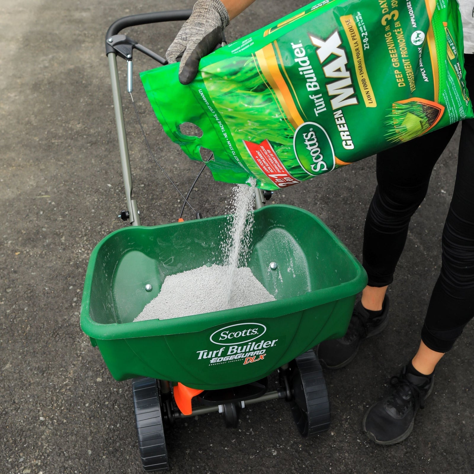 Turf Builder Green MAX Lawn Fertilizer, 27-0-2, 350-m2 J6E3 - product image 3