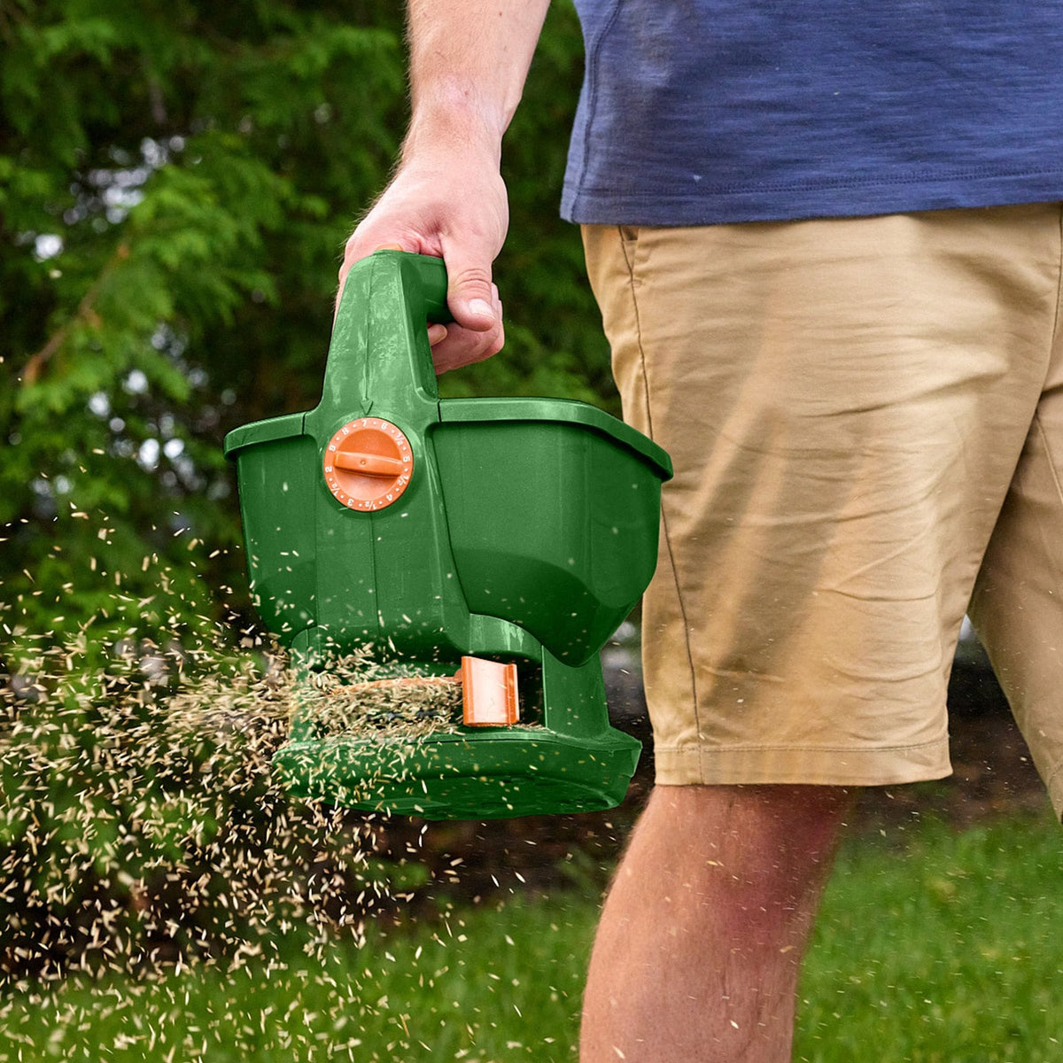 Wizz Hand-Held Spreader, Battery Operated, 2500 sq. ft. Y4E8 - product image 2
