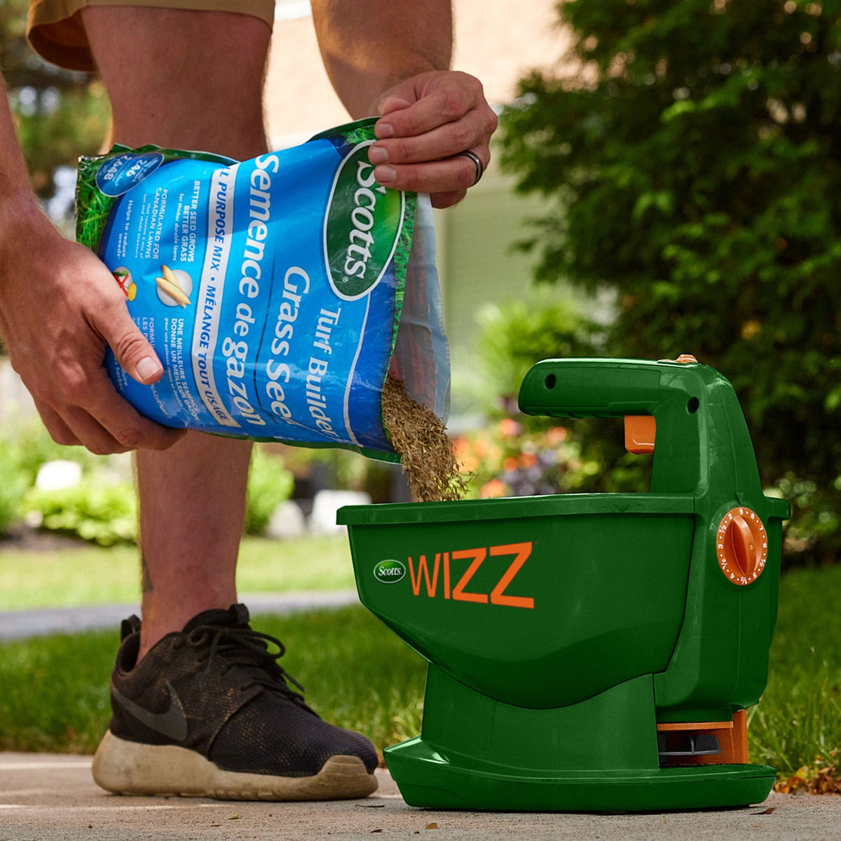 Wizz Hand-Held Spreader, Battery Operated, 2500 sq. ft. Y4E8 - product image 3
