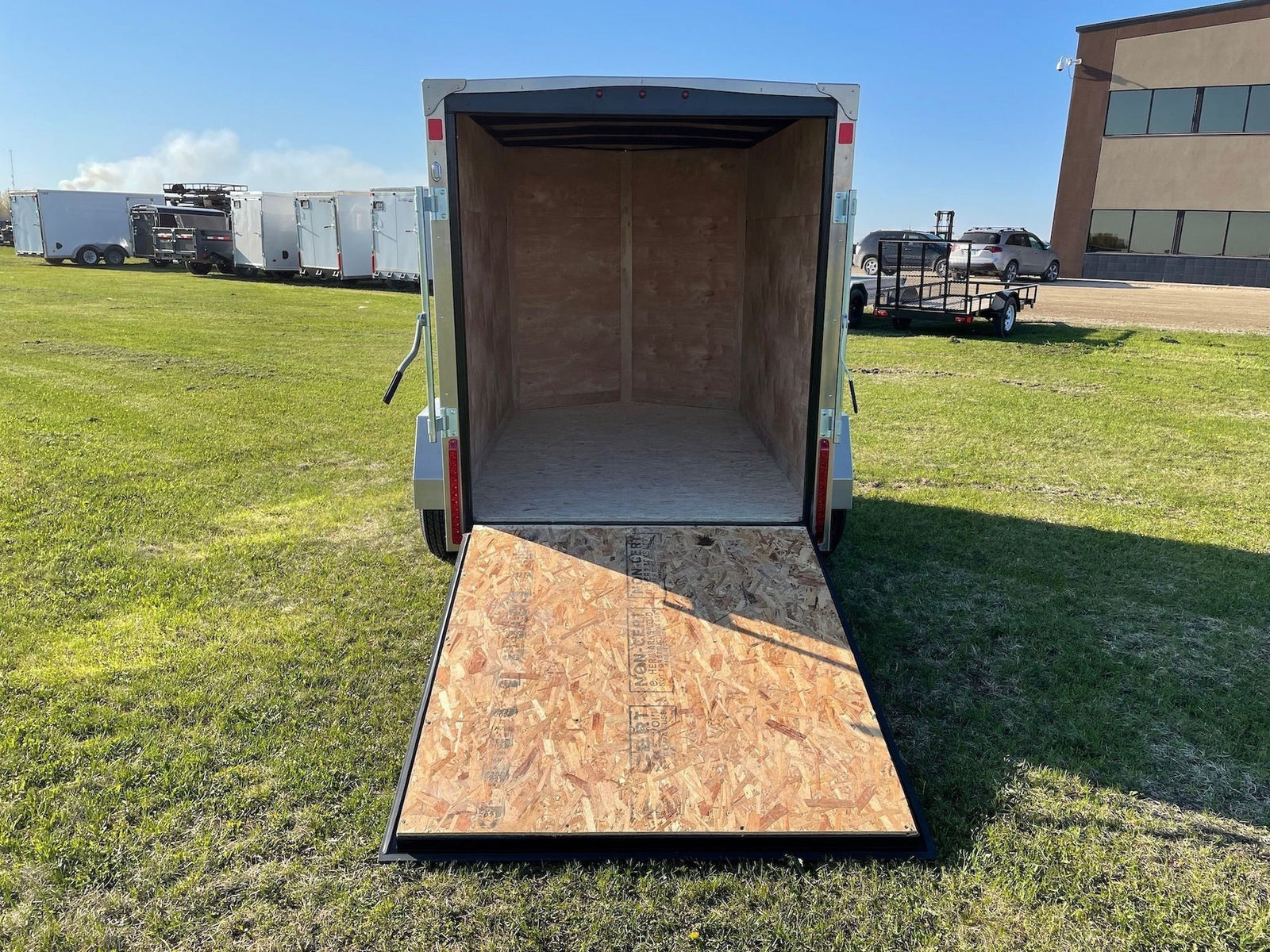 5 x 8-ft Enclosed Trailer with Ramp Door, White I6D1 - product image 5