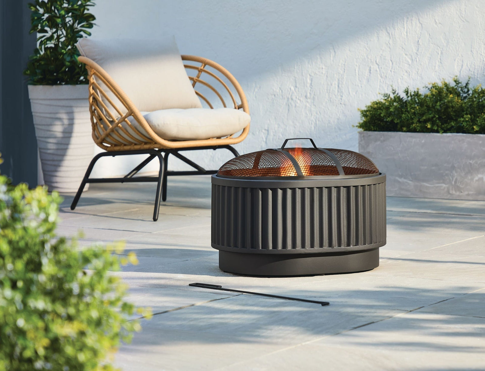 Barbeau Oval Outdoor Fluted Wood Firepit, 28-in, Black B3H4 - product image 6