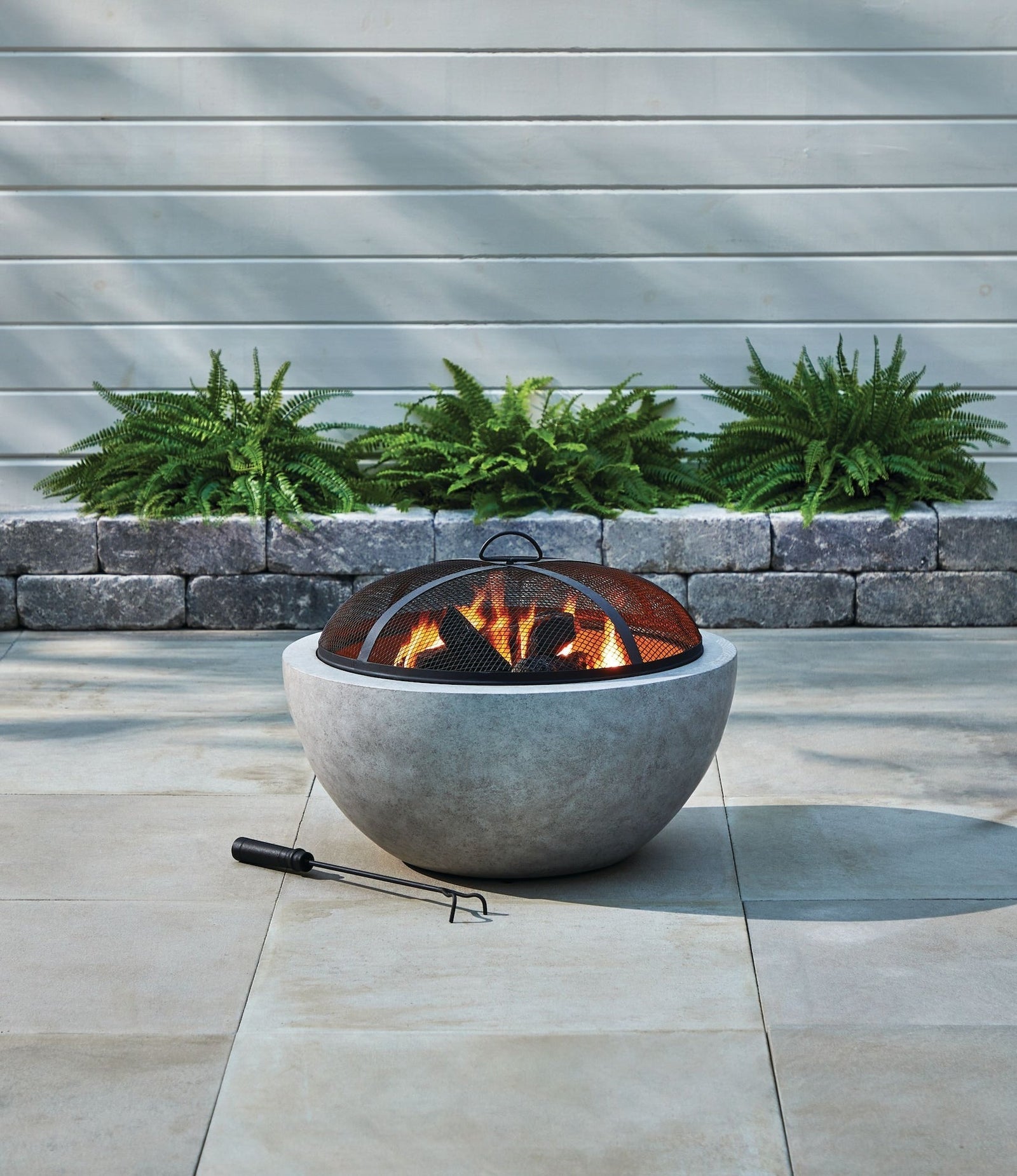 Outdoor Round Steel Wood Burning Firepit with Spark Screen, 24-in X6U6 - product image 3