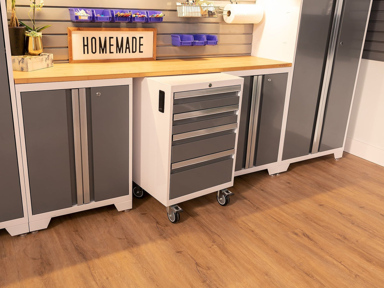 Bold 3.0 Series Lockable 4-Drawer Rolling Tool Cabinet, Fully-Welded, 600-lb Capacity, White/Platinum, 21-in P9P9 - product image 4