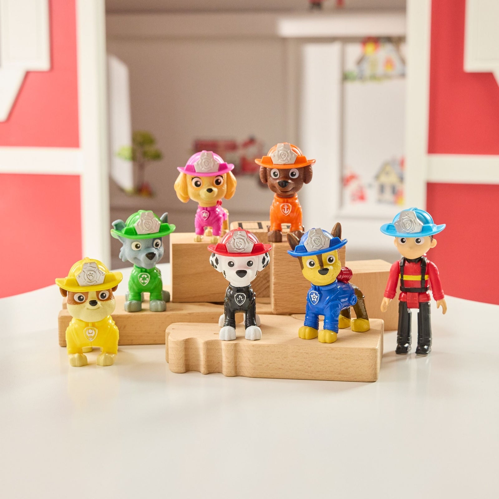 Fire Rescue Team Pack Playset with 7 Collectible Figures, Ages 3+ V2L4 - product image 5