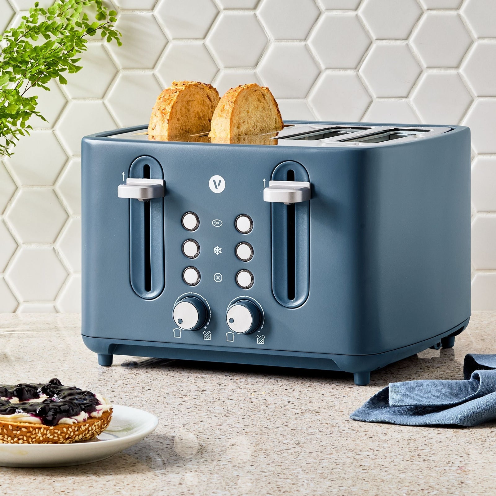 4-Slice Toaster with Extra-Wide Slots, Bluefin Z0Q9 - product image 4